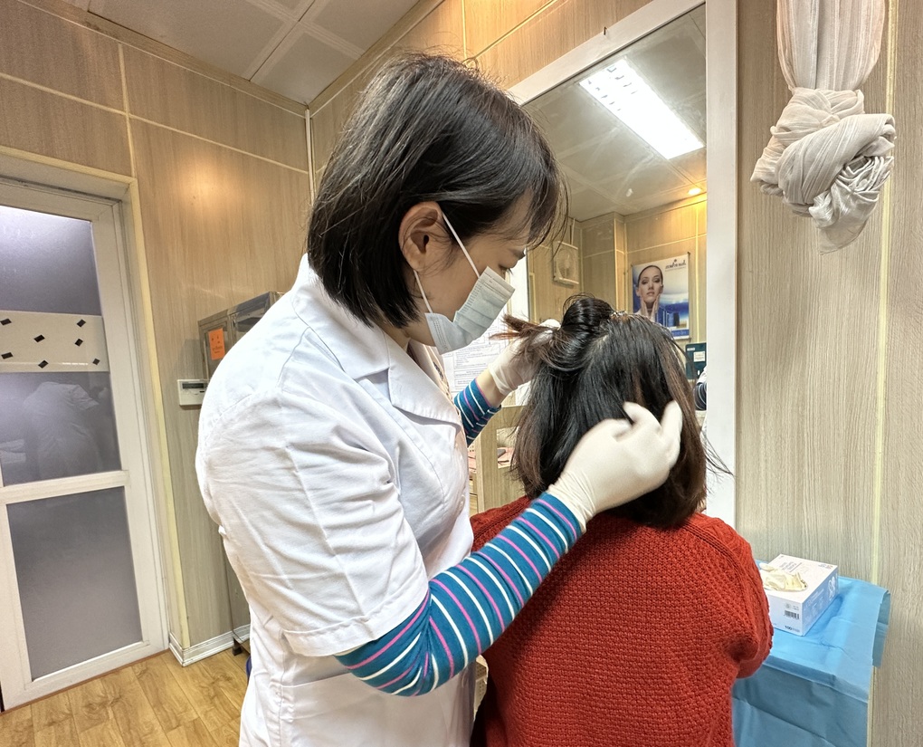 Có nên nhổ tóc bạc? - 1 Có nên nhổ tóc bạc? - 1