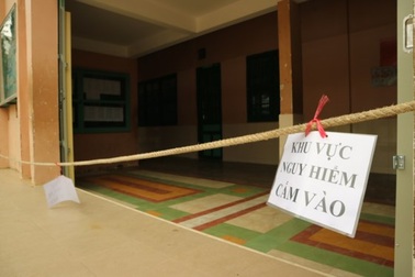 Sau sự cố sập sàn, đóng cửa nhiều phòng học vì xuống cấp