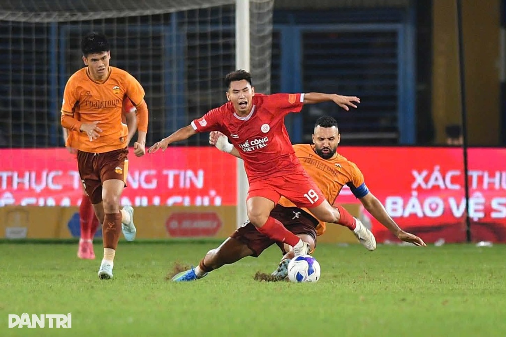 Đình Bắc ghi bàn ngày CLB CAHN thắng đậm, Thể Công Viettel giành 3 điểm - 2 Đình Bắc ghi bàn ngày CLB CAHN thắng đậm, Thể Công Viettel giành 3 điểm - 2