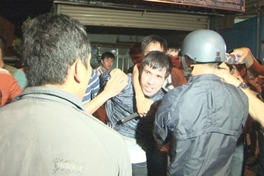 Khống chế con tin 6 giờ vì muốn... tự tử bằng súng