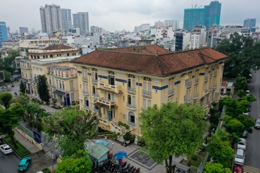 Biệt thự 99 cửa và giai thoại “Con ma nhà họ Hứa” giữa lòng TPHCM