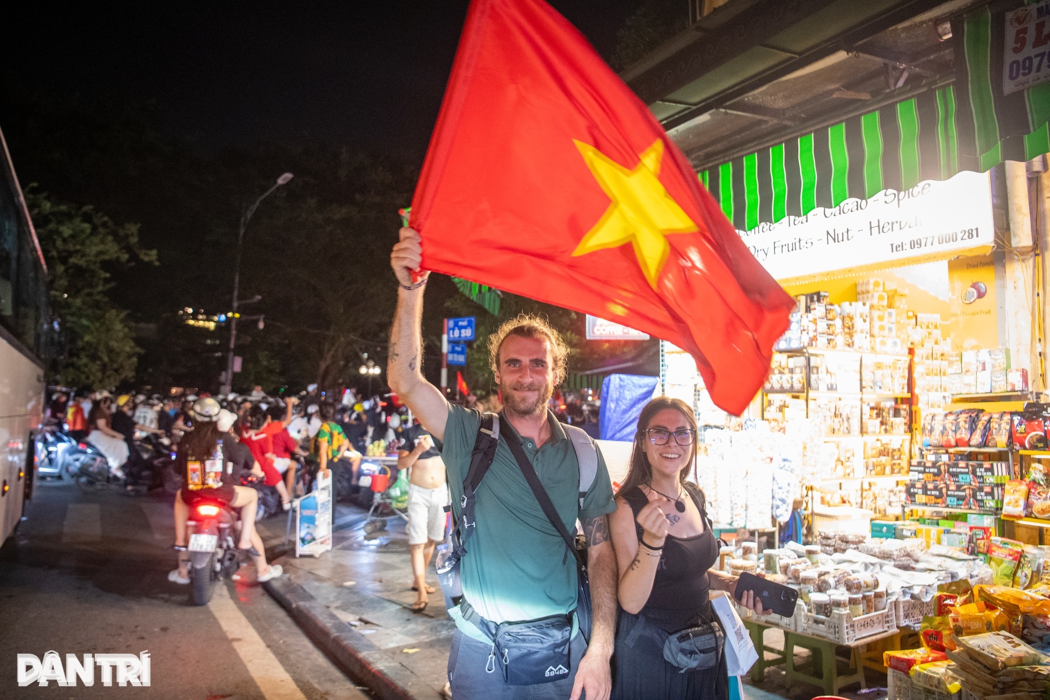 Biển người đỏ rực, Hà Nội không ngủ ăn mừng U23 vô địch Đông Nam Á - 11
