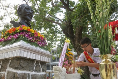 Đà Nẵng: Hàng ngàn học sinh tưởng niệm nhà yêu nước Phan Châu Trinh