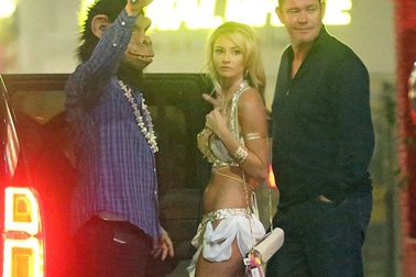 Leonardo Di Caprio đi chơi với gái lạ tại hộp đêm