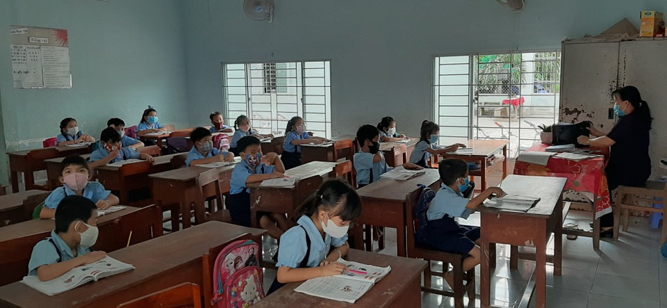 Học sinh háo hức đến sớm học buổi đầu tiên sau kỳ nghỉ dài vì Covid-19 - 13 Học sinh háo hức đến sớm học buổi đầu tiên sau kỳ nghỉ dài vì Covid-19 - 13