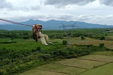Chuyện nghề "người nhện", ngày qua ngày treo mình giữa không trung