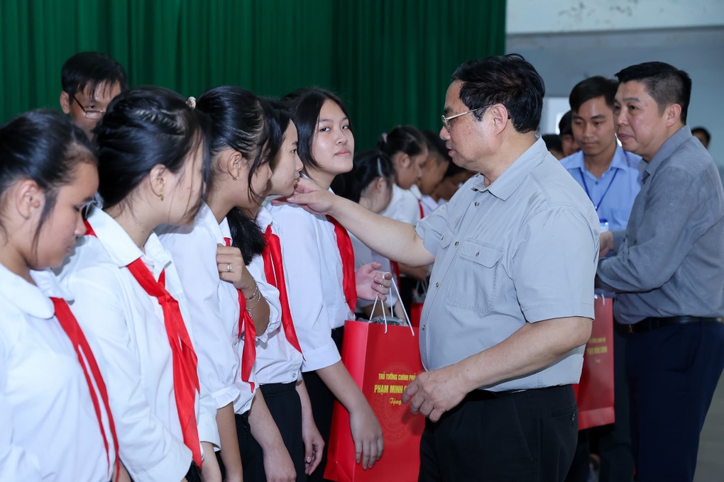 Thủ tướng thăm ngôi trường đặc biệt ở miền Tây - 1 Thủ tướng thăm ngôi trường đặc biệt ở miền Tây - 1