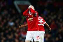 Man Utd thua Middlesbrough sau loạt sút luân lưu “cân não”