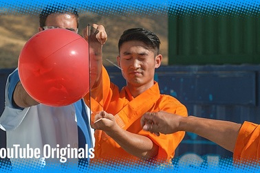 Ngỡ ngàng với công phu phóng kim xuyên kính của đệ tử Thiếu Lâm