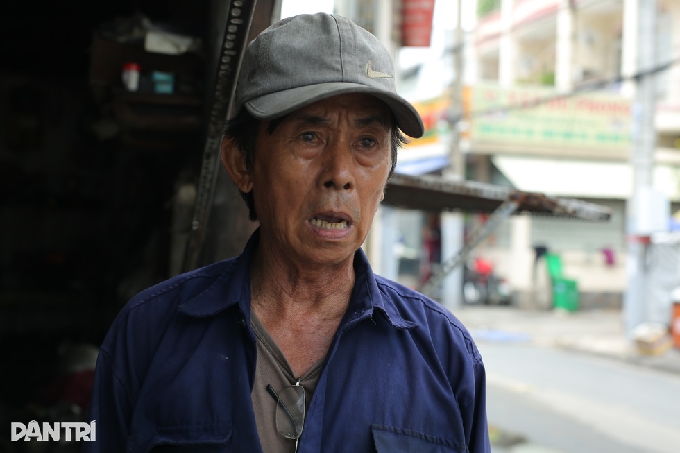 Mới đầu mùa mưa, người dân TPHCM đã khổ vì ngập - 4 Mới đầu mùa mưa, người dân TPHCM đã khổ vì ngập - 4