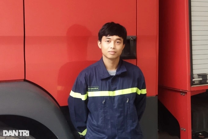 Người nhện cứu 10 người thoát khỏi vụ cháy chung cư mini ở Hà Nội - 3 Người nhện cứu 10 người thoát khỏi vụ cháy chung cư mini ở Hà Nội - 3