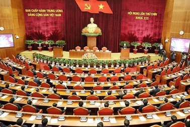 Cách chức Ủy viên Trung ương, Phó Bí thư TPHCM với ông Tất Thành Cang