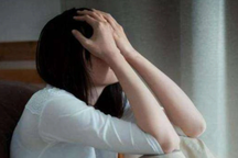 Chồng đưa "em gái mưa" đi phá thai, vợ tức khí cặp kè với đàn ông già, hói