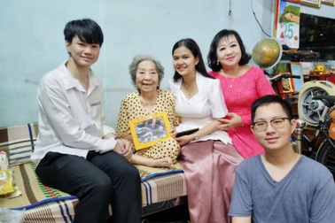 Người phụ nữ Việt 12 năm đỡ đầu sinh viên nước ngoài