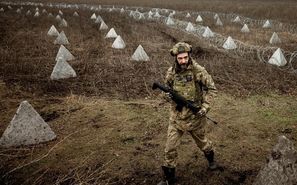 Ukraine dựng bức tường thép, "náu mình chờ thời" phản công Nga