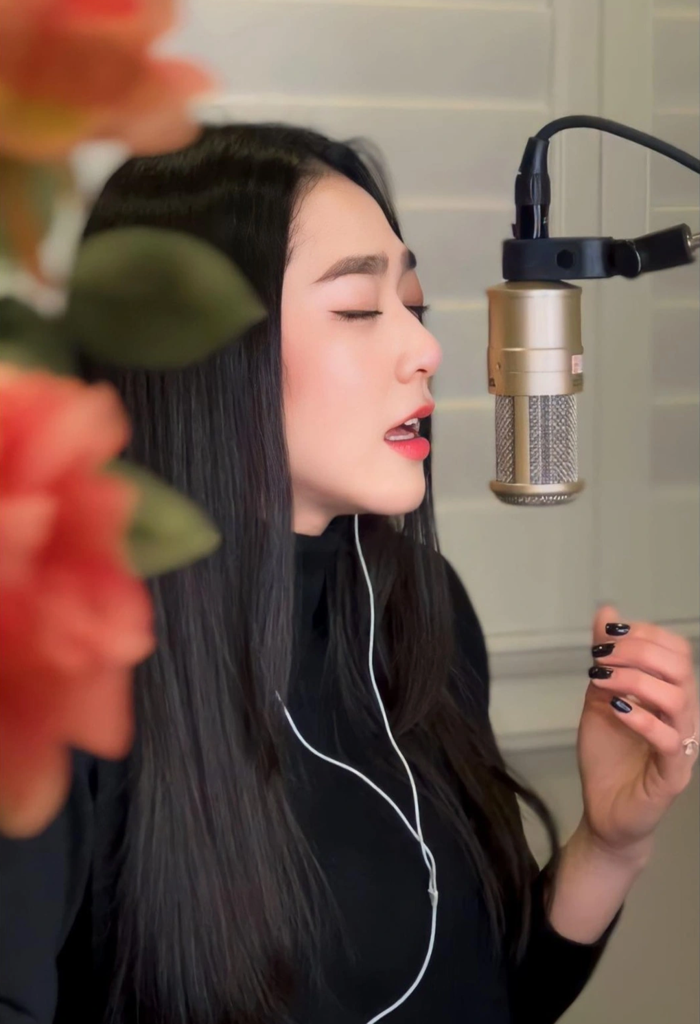 Hà Thanh Xuân sau khi cưới vua cá Koi: Tất bật đi diễn, giấu chuyện đổ vỡ - 7 Hà Thanh Xuân sau khi cưới vua cá Koi: Tất bật đi diễn, giấu chuyện đổ vỡ - 7