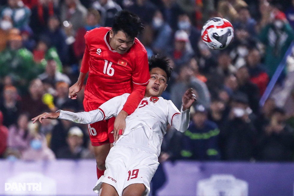 HLV Hoàng Anh Tuấn: Tuyển Singapore rất nguy hiểm khi ở thế chân tường - 5