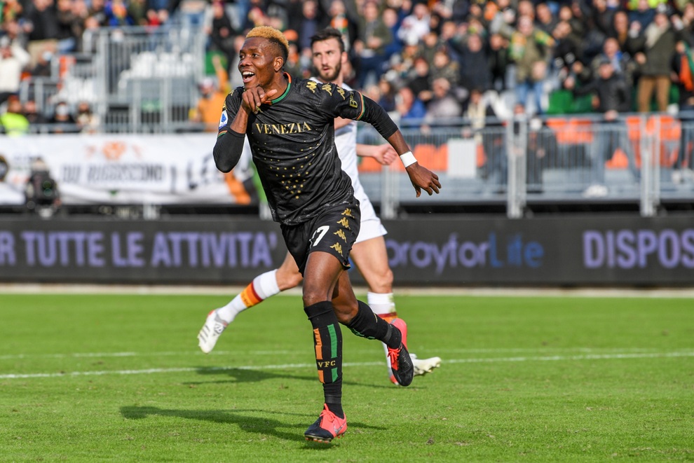 AS Roma thua sốc tí hon, HLV Mourinho lâm nguy - 1 AS Roma thua sốc tí hon, HLV Mourinho lâm nguy - 1