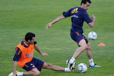 Ngôi sao Real Madrid và Barcelona đối đầu trên sân tập