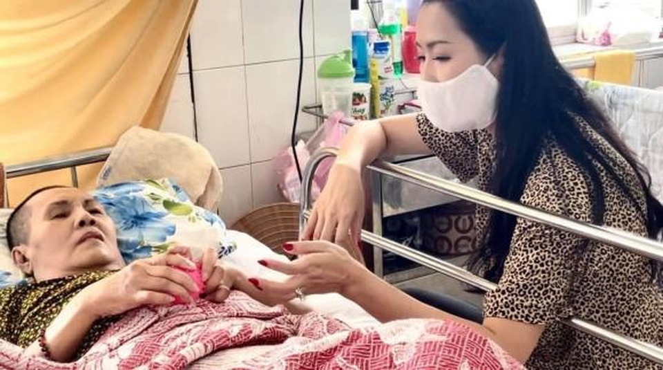Diễn viên Hoàng Lan: Tay chân co rút, nằm một chỗ, không ai chăm sóc - 1 Diễn viên Hoàng Lan: Tay chân co rút, nằm một chỗ, không ai chăm sóc - 1