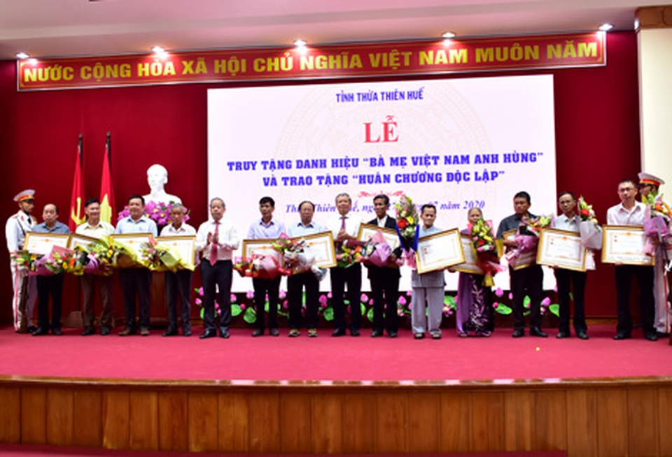 Thừa Thiên Huế: Truy tặng 12 mẹ danh hiệu Bà mẹ Việt Nam anh hùng - 1 Thừa Thiên Huế: Truy tặng 12 mẹ danh hiệu Bà mẹ Việt Nam anh hùng - 1
