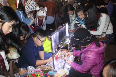 Chợ đêm Đà Lạt “níu chân” du khách những ngày đầu xuân