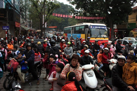 Đổi giờ, giao thông Hà Nội vẫn rối loạn