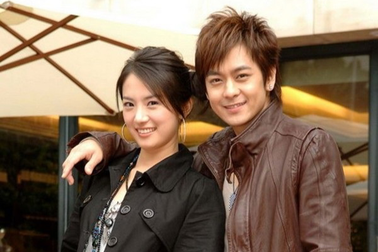 Lâm Chí Dĩnh tái ngộ người tình màn ảnh, ngoại hình cả hai gây sốc