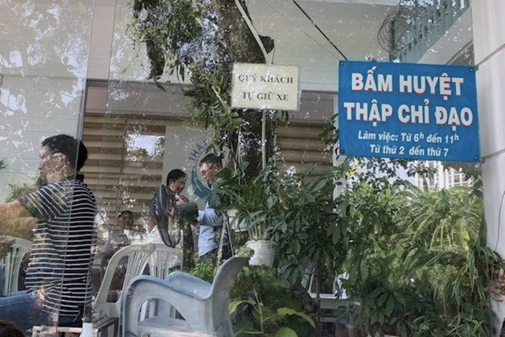 Thầy Kha bấm huyệt thập chỉ đạo nổi tiếng mạng xã hội lại bị xử phạt - 1 Thầy Kha bấm huyệt thập chỉ đạo nổi tiếng mạng xã hội lại bị xử phạt - 1
