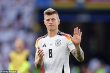 Toni Kroos giải nghệ khi giấc mơ Euro 2024 của Đức tan vỡ