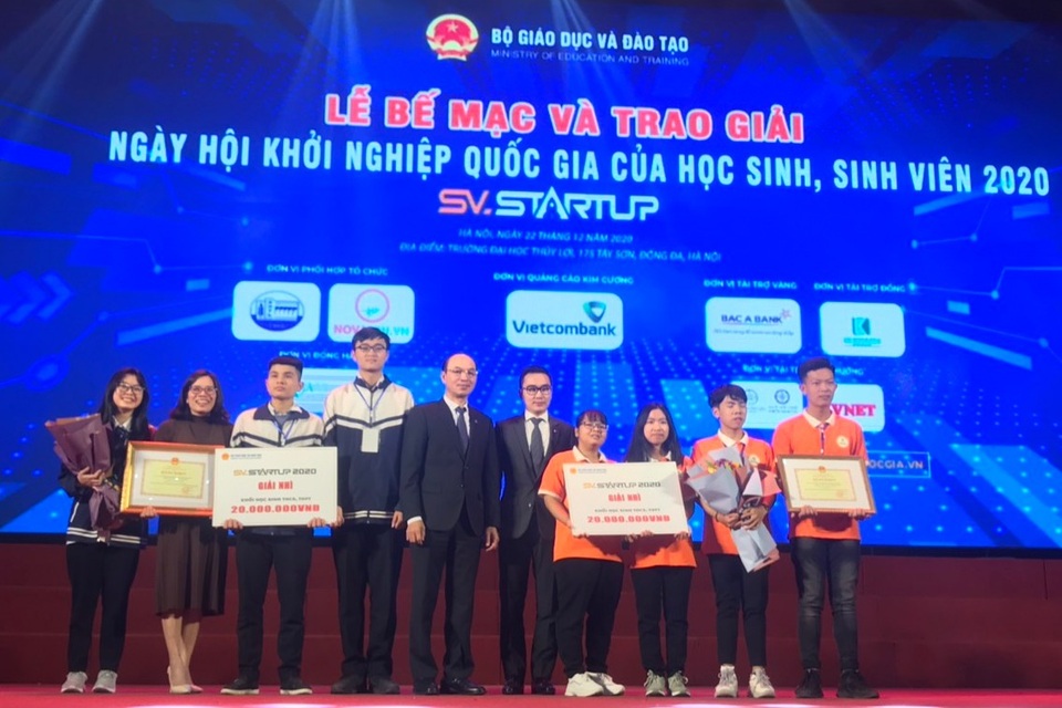 Nữ sinh xứ Nghệ ẵm giải khởi nghiệp nhờ dự án thảo mộc bảo vệ rau, hoa màu - 1 Nữ sinh xứ Nghệ ẵm giải khởi nghiệp nhờ dự án thảo mộc bảo vệ rau, hoa màu - 1