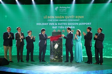 Khách sạn Holiday Inn And Suites đầu tiên tại Việt Nam đạt chứng nhận khách sạn 5 sao