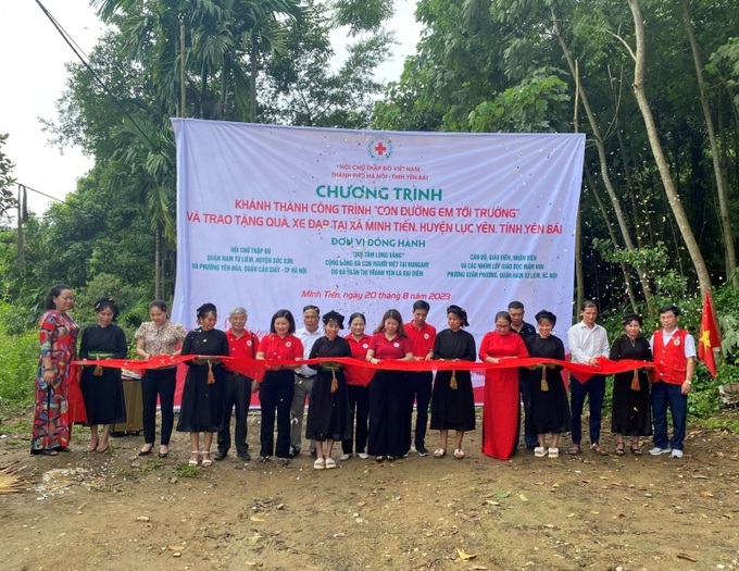Lễ cắt băng khánh thành.