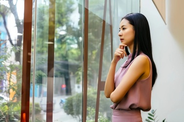 Từ khi cô hàng xóm trẻ xuất hiện, chồng tôi bỗng có những biểu hiện lạ lùng