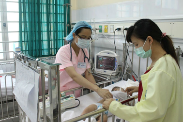 Cán bộ ngành y "chẳng cần tinh giản biên chế cũng đã muốn nghỉ việc"