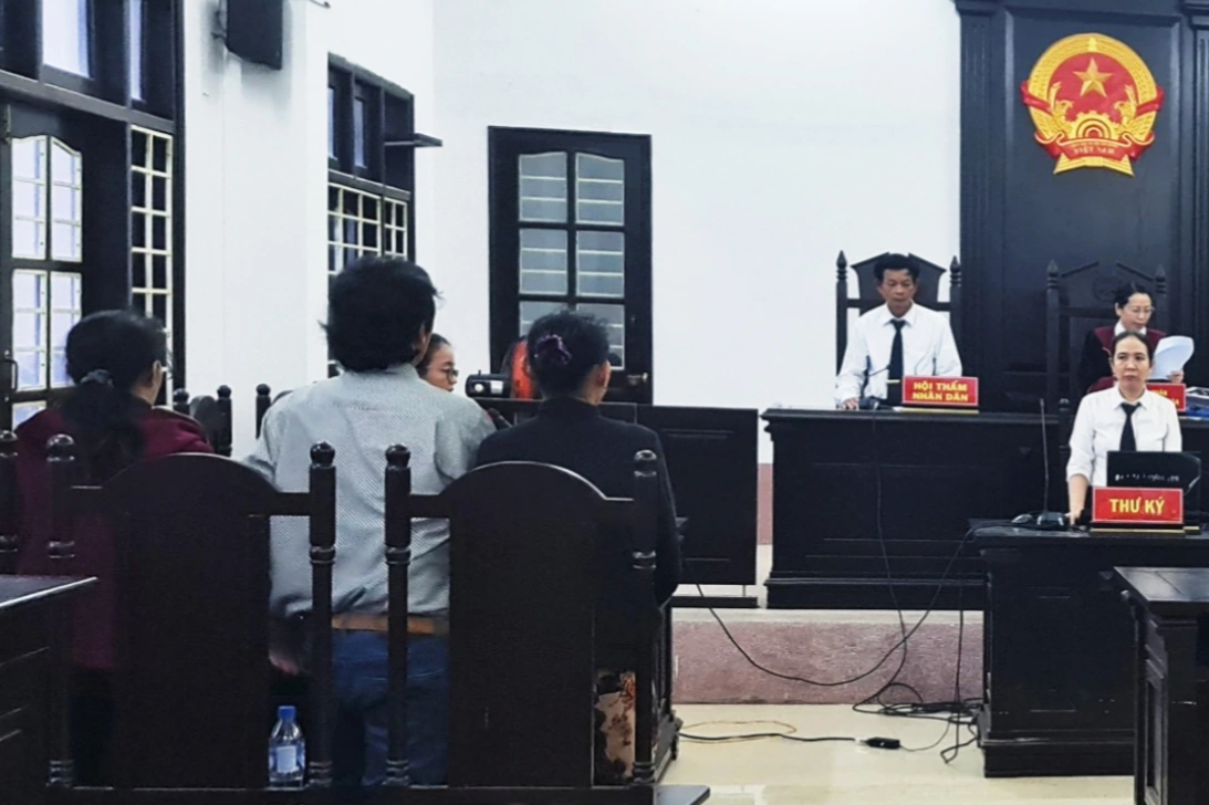 7人の子供が母親の親権を求めて法廷に立つ - 1 7 người con đưa nhau ra tòa giành quyền nuôi mẹ - 1