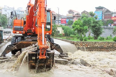 Phá đập tràn sông Sinh để xả lũ, cứu dân khẩn cấp