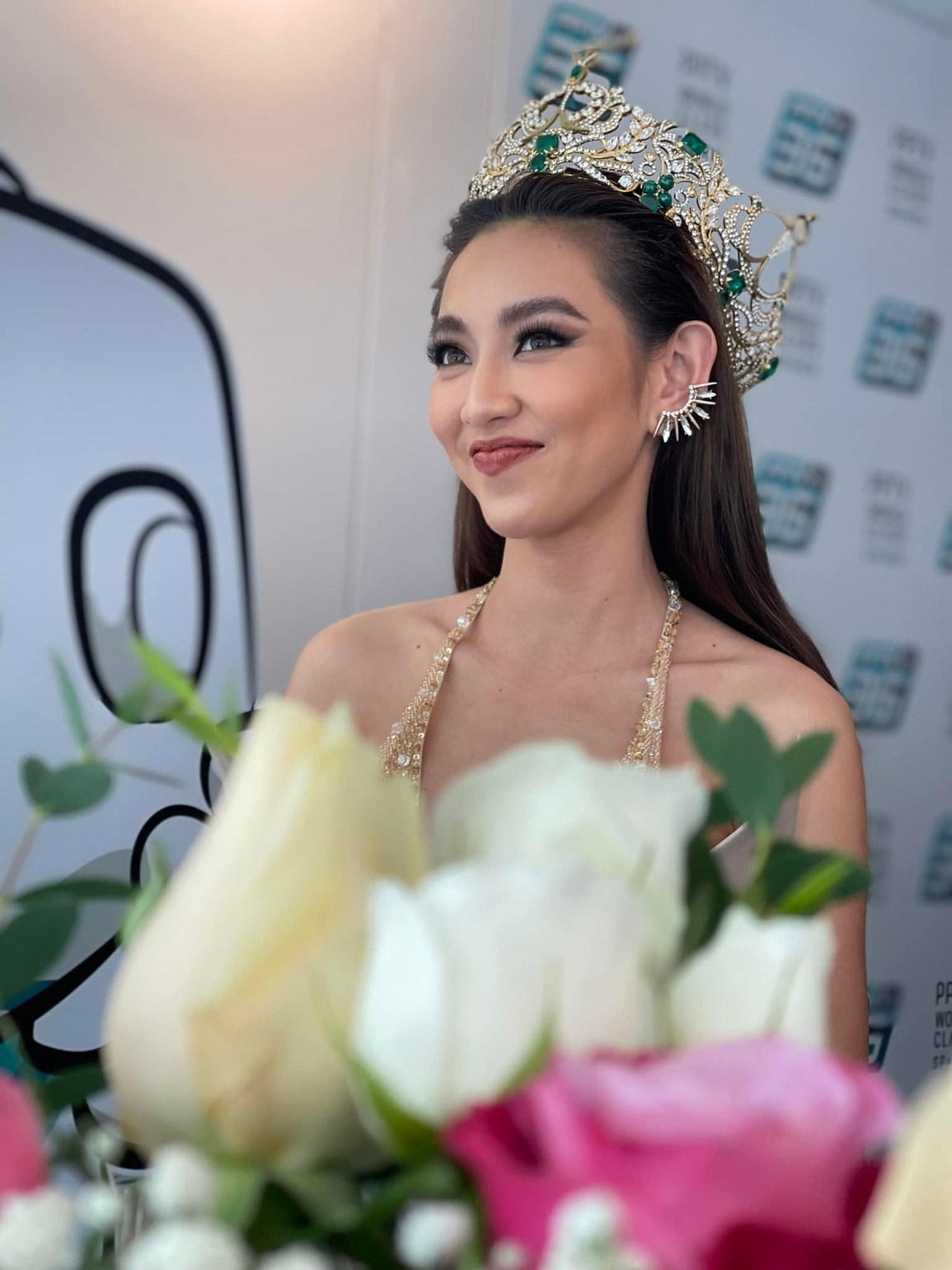 Hoa hậu Thùy Tiên: Ban tổ chức ngạc nhiên vì cô không chỉnh sửa sắc đẹp - 13 Hoa hậu Thùy Tiên: Ban tổ chức ngạc nhiên vì cô không chỉnh sửa sắc đẹp - 13