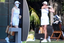 Phong thái "sáng bừng sân golf" của Ivanka Trump và Barron Trump