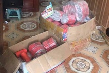 Bắt đối tượng sản xuất hàng tạ pháo nổ trái phép để bán dịp Tết