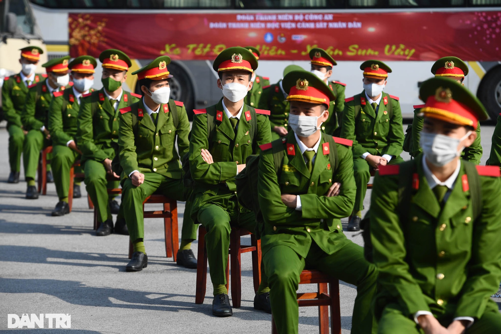 Chuyến xe mùa xuân đưa 300 học viên HV Cảnh sát nhân dân về quê đón Tết - 2 Chuyến xe mùa xuân đưa 300 học viên HV Cảnh sát nhân dân về quê đón Tết - 2