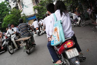 Hạ hạnh kiểm 27 học sinh vi phạm Luật Giao thông 