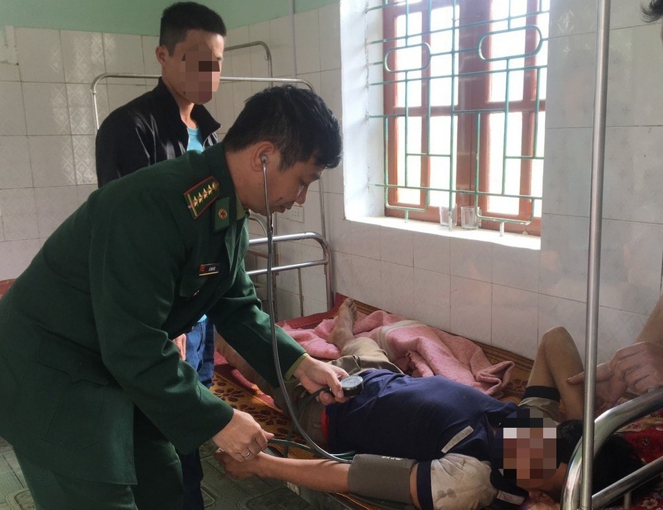 Đồn Biên phòng cứu sống nam thanh niên ăn lá ngón tự tử - 1 Đồn Biên phòng cứu sống nam thanh niên ăn lá ngón tự tử - 1