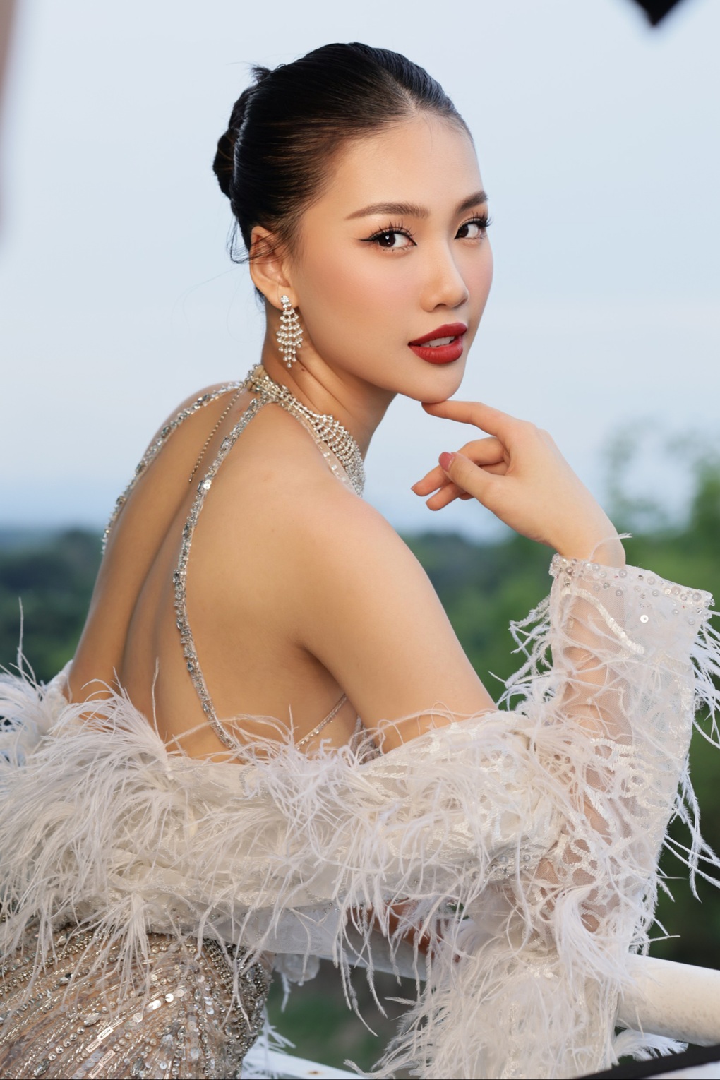 Bùi Quỳnh Hoa mặc gợi cảm đi chấm thi siêu mẫu ở Philippines - 6 Bùi Quỳnh Hoa mặc gợi cảm đi chấm thi siêu mẫu ở Philippines - 6