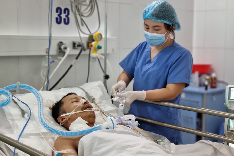 Nhói lòng cảnh cha mẹ nghèo cầu xin sự sống cho con trai ngày đầu xuân - 1 Nhói lòng cảnh cha mẹ nghèo cầu xin sự sống cho con trai ngày đầu xuân - 1