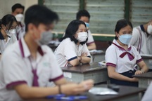 Học đến 1h sáng, nữ sinh bật khóc hỏi: "Nếu con rớt lớp 10, má ổn chứ?"