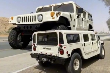 Choáng với chiếc Hummer H1 "siêu to khổng lồ" của ông hoàng Ả-rập