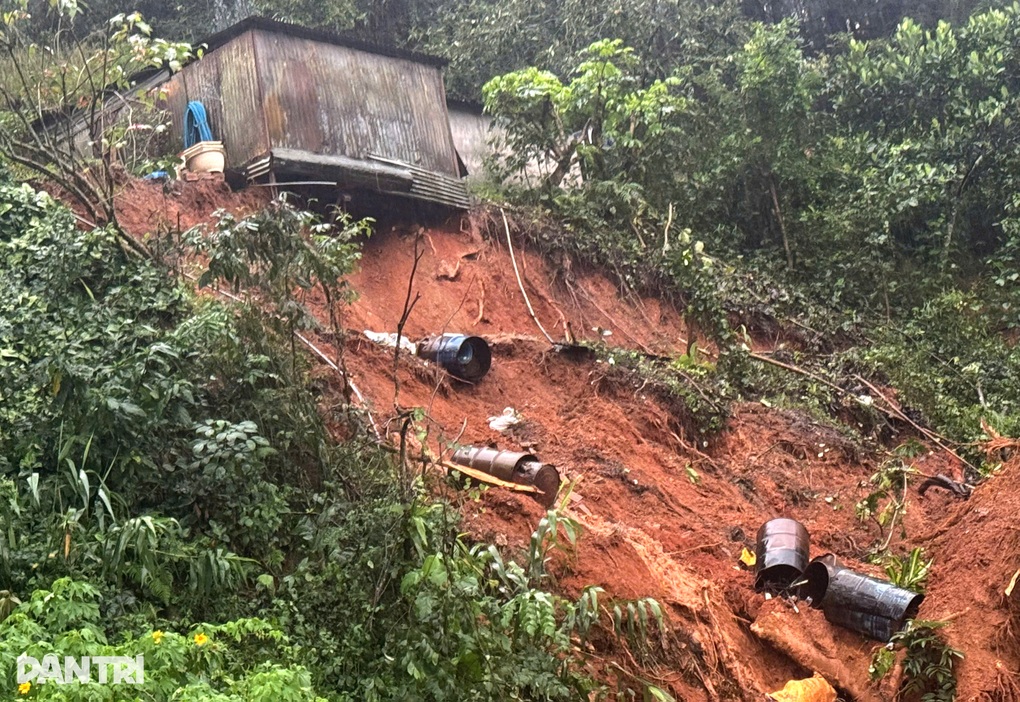 Đèo Mimosa ở Lâm Đồng sạt lở, nhà dân chênh vênh trên taluy - 1 Đèo Mimosa ở Lâm Đồng sạt lở, nhà dân chênh vênh trên taluy - 1