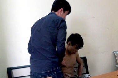 “Ngáo đá”, múa dao trên cầu Chương Dương rồi nhảy xuống sông