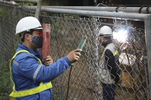 Cao tốc Nội Bài – Lào Cai: Hàng chục lần vá nhưng hàng rào vẫn "thủng"